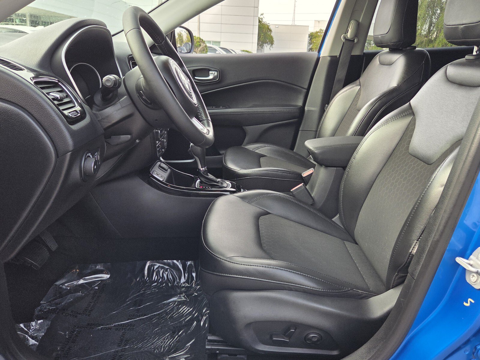 Used 2020 Jeep Compass Latitude FWD image 10