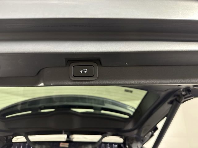 Used 2018 Land Rover Discovery HSE image 35