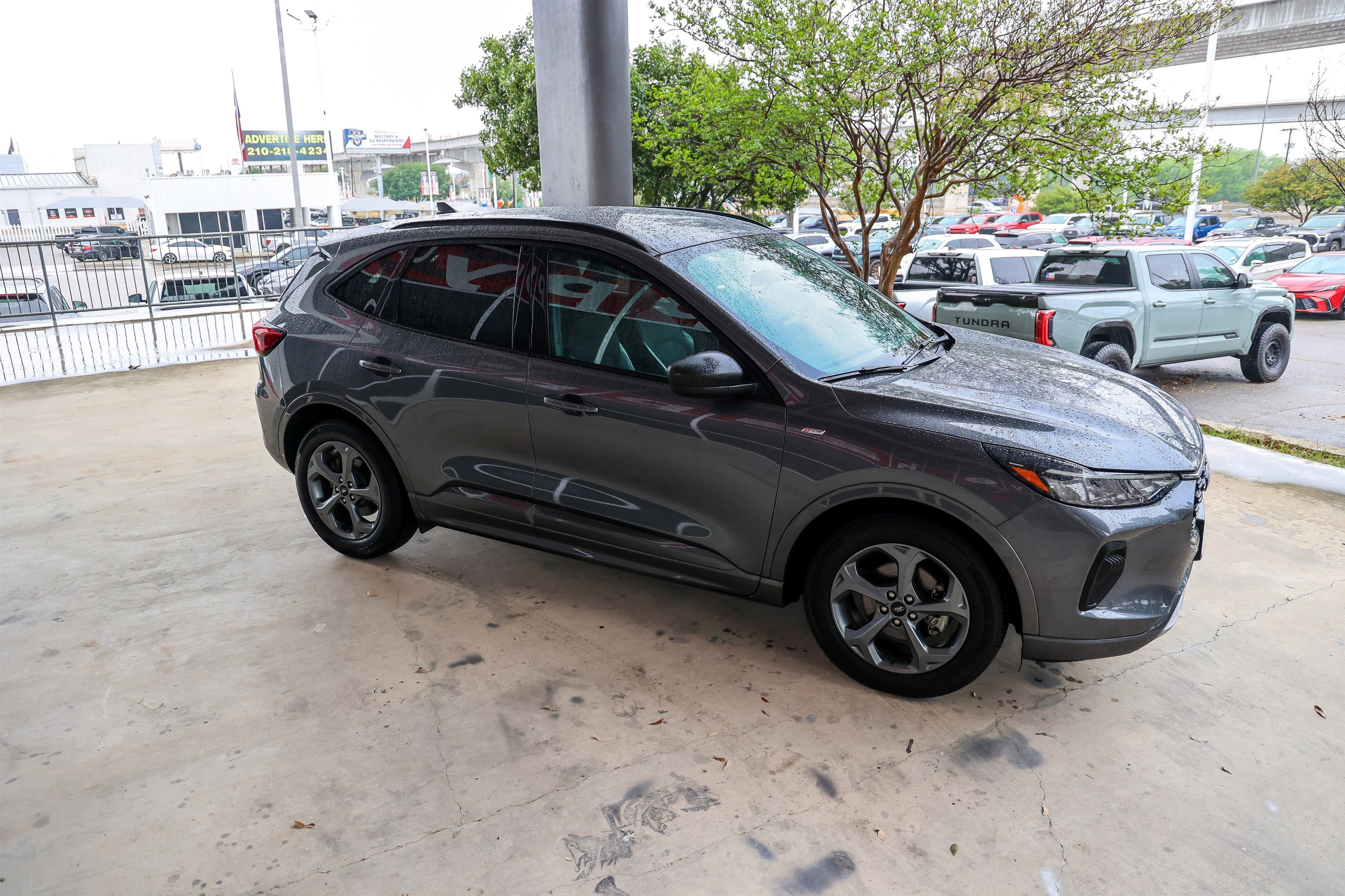 Used 2024 Ford Escape ST-Line image 6