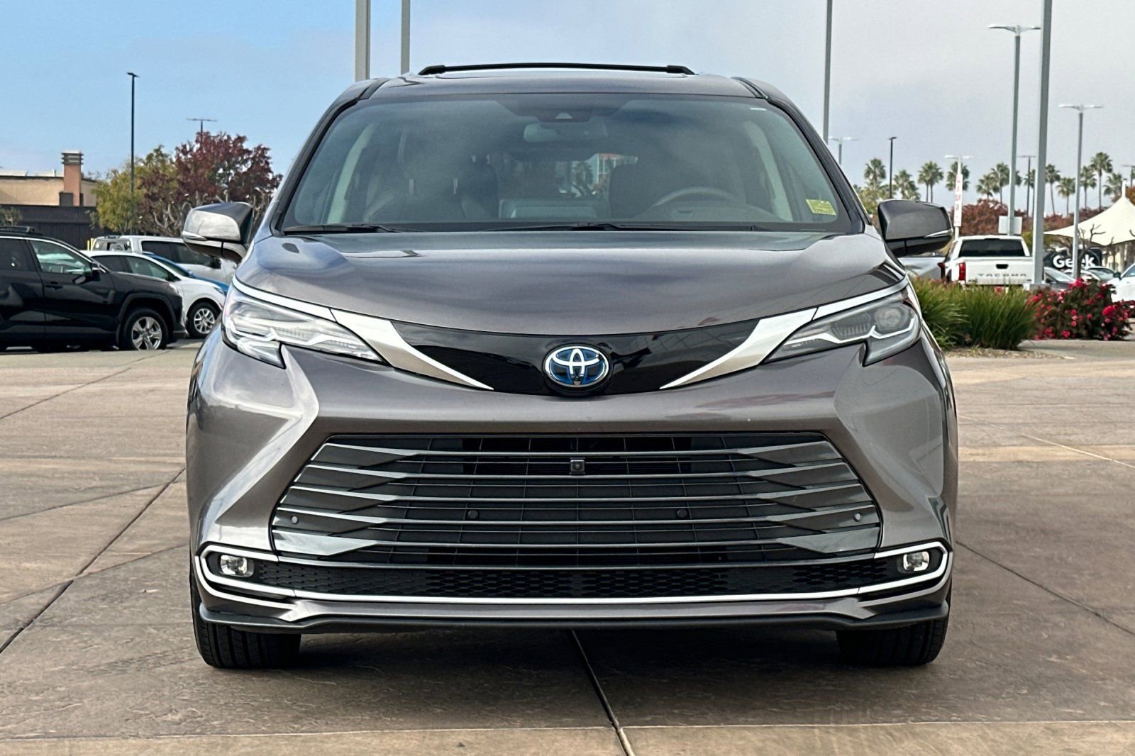 Certified 2024 Toyota Sienna Platinum image 11