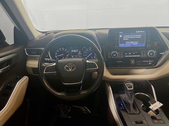 Used 2021 Toyota Highlander XLE image 21