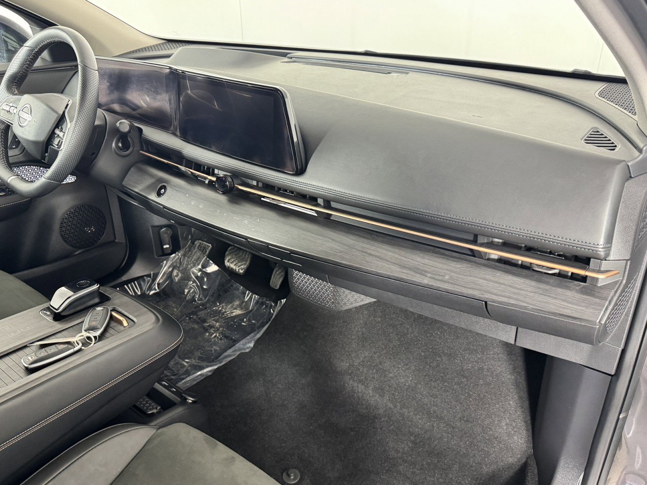 Used 2024 Nissan Ariya AWD image 9