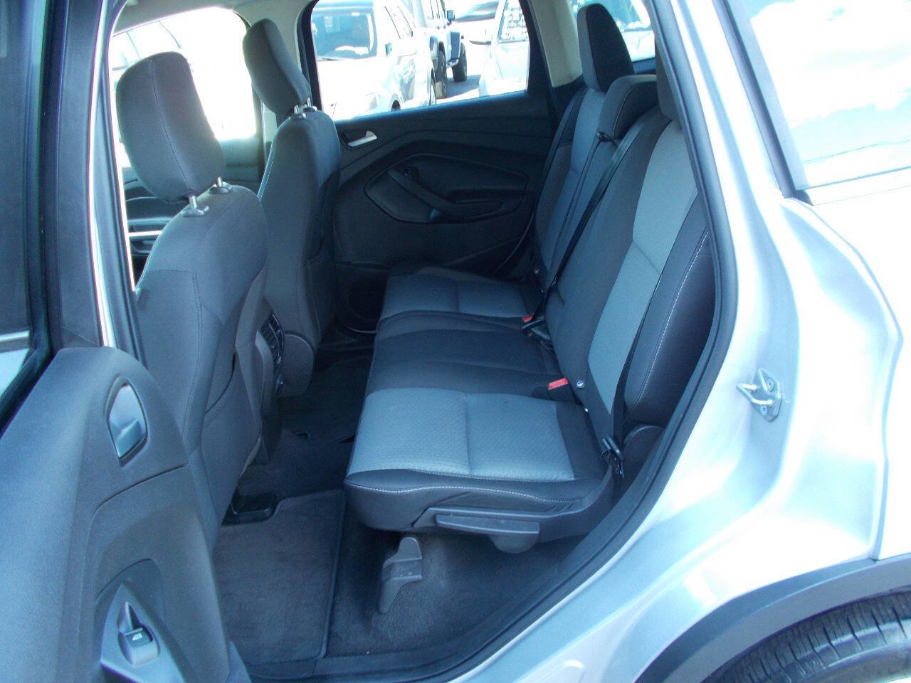 Used 2018 Ford Escape SE image 16