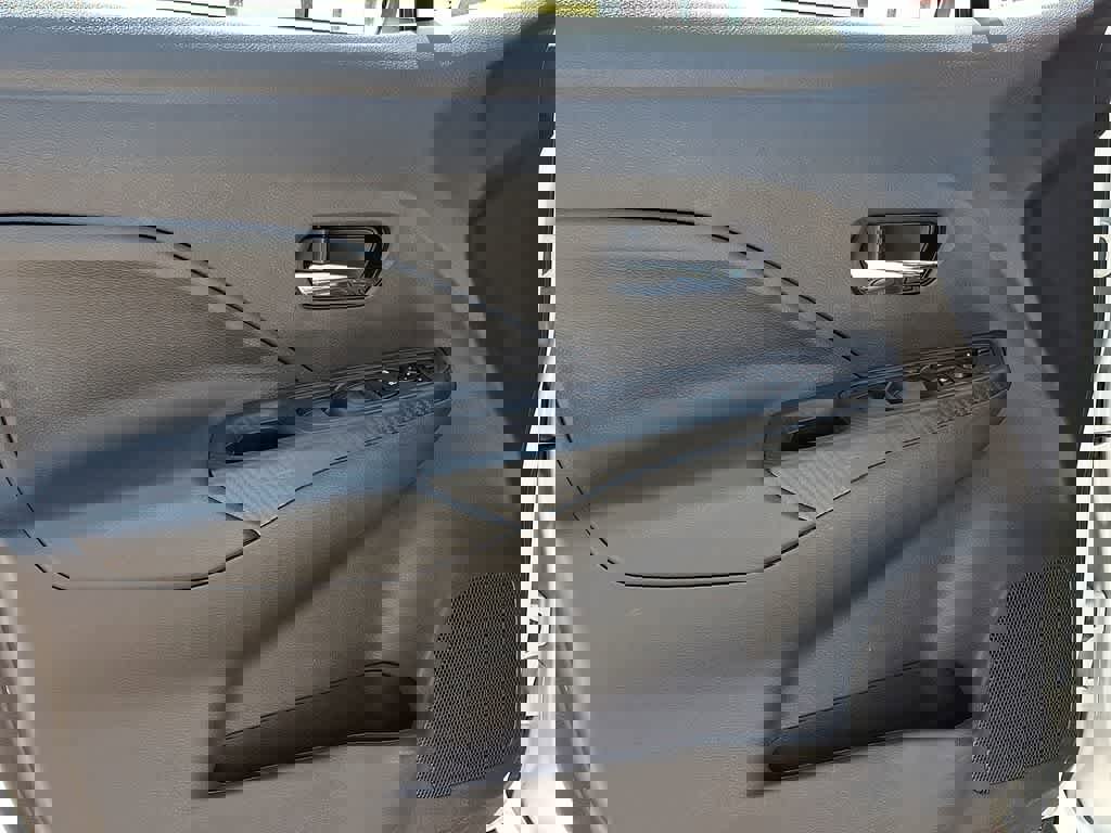 Used 2025 Nissan Versa SV image 12