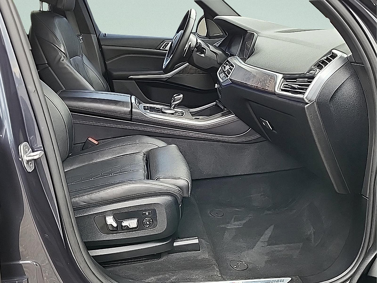 Used 2019 BMW X5 xDrive50i w/ M Sport Package AWD/4WD image 10