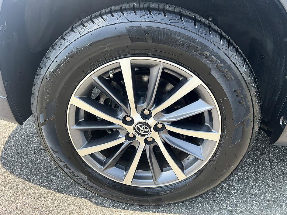 Used 2018 Toyota Highlander XLE FWD image 11
