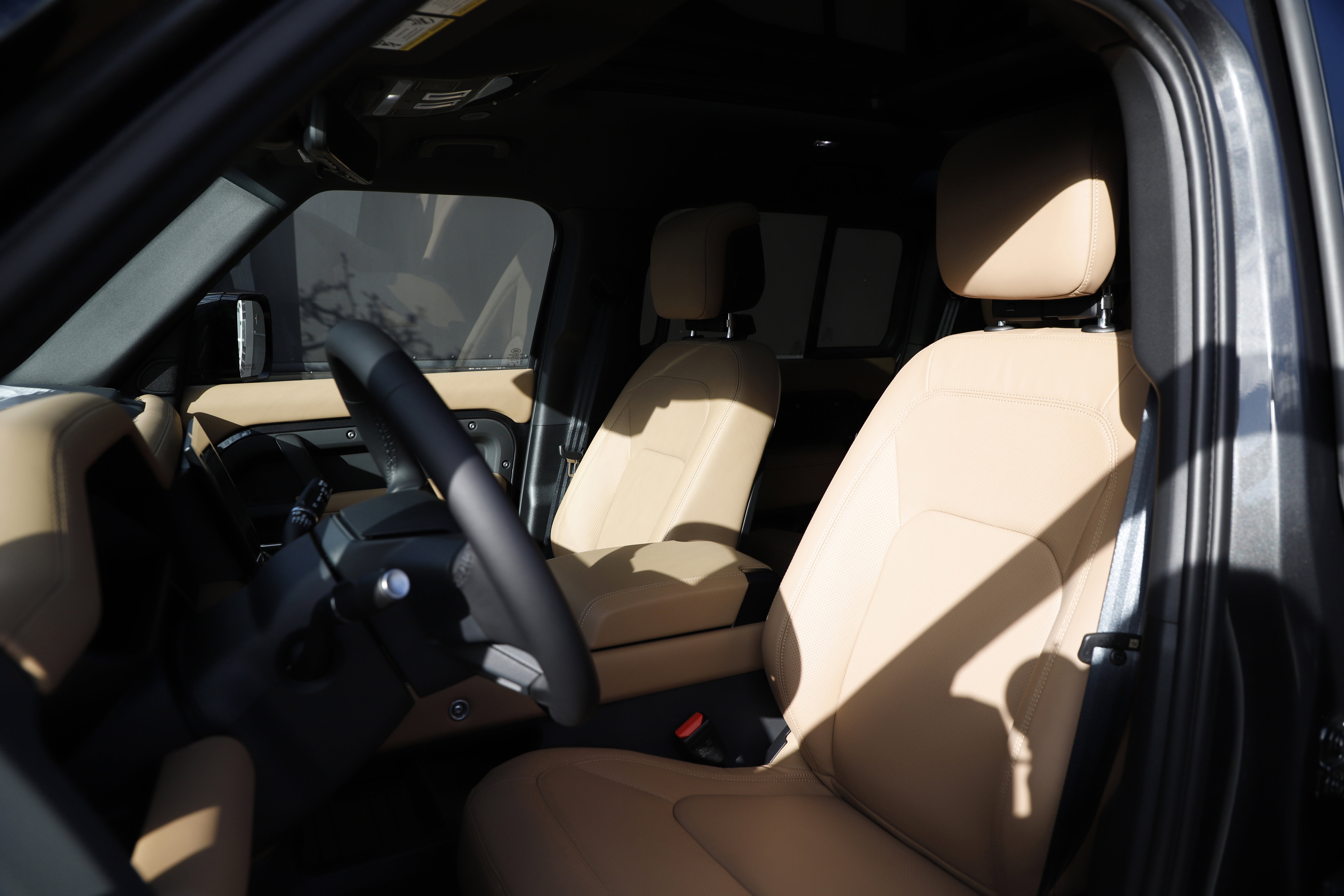 New 2026 Land Rover Defender 110 X-Dynamic SE image 16