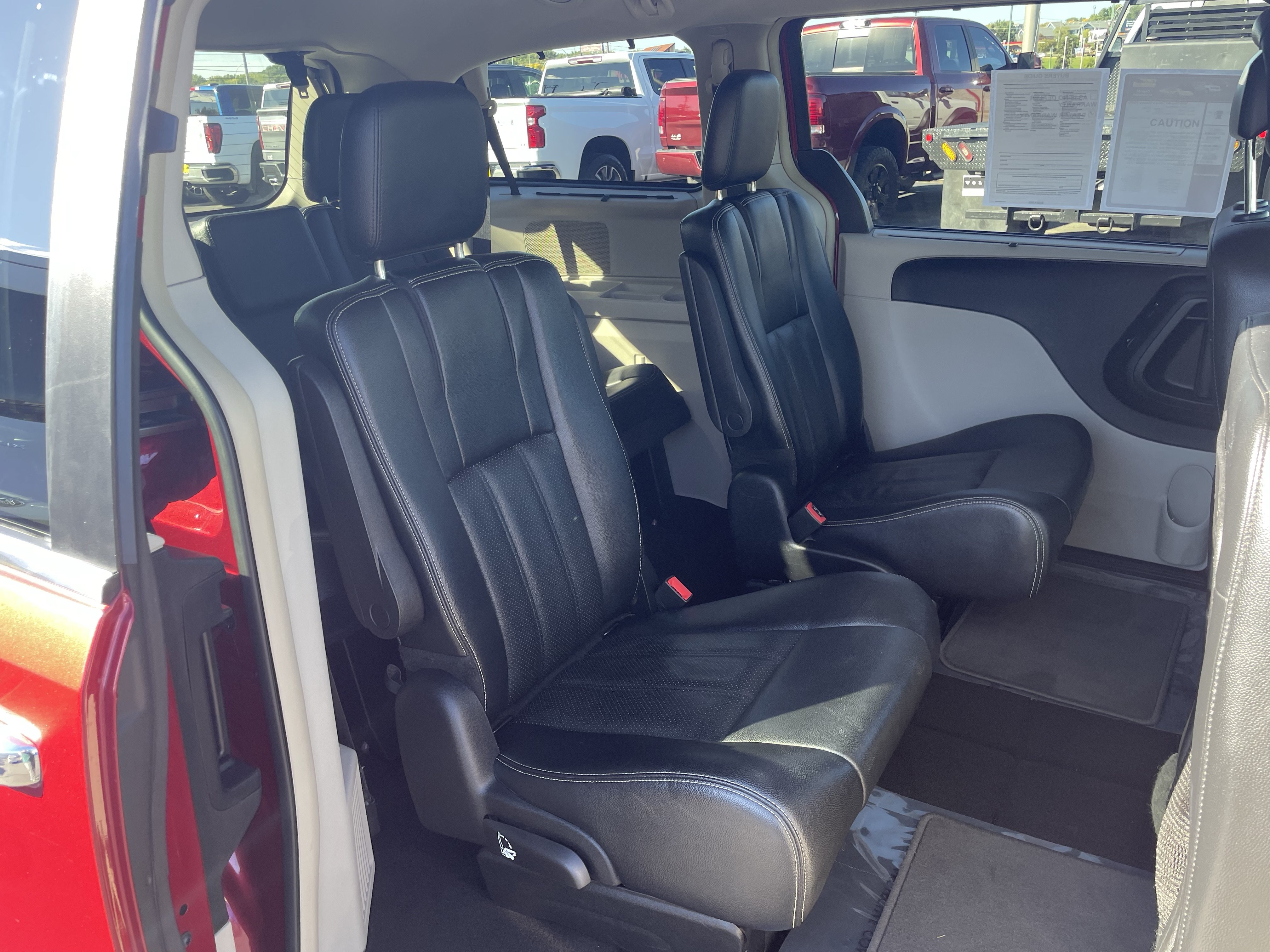Used 2015 Chrysler Town & Country Touring-L w/ Driver Convenience Group FWD image 28