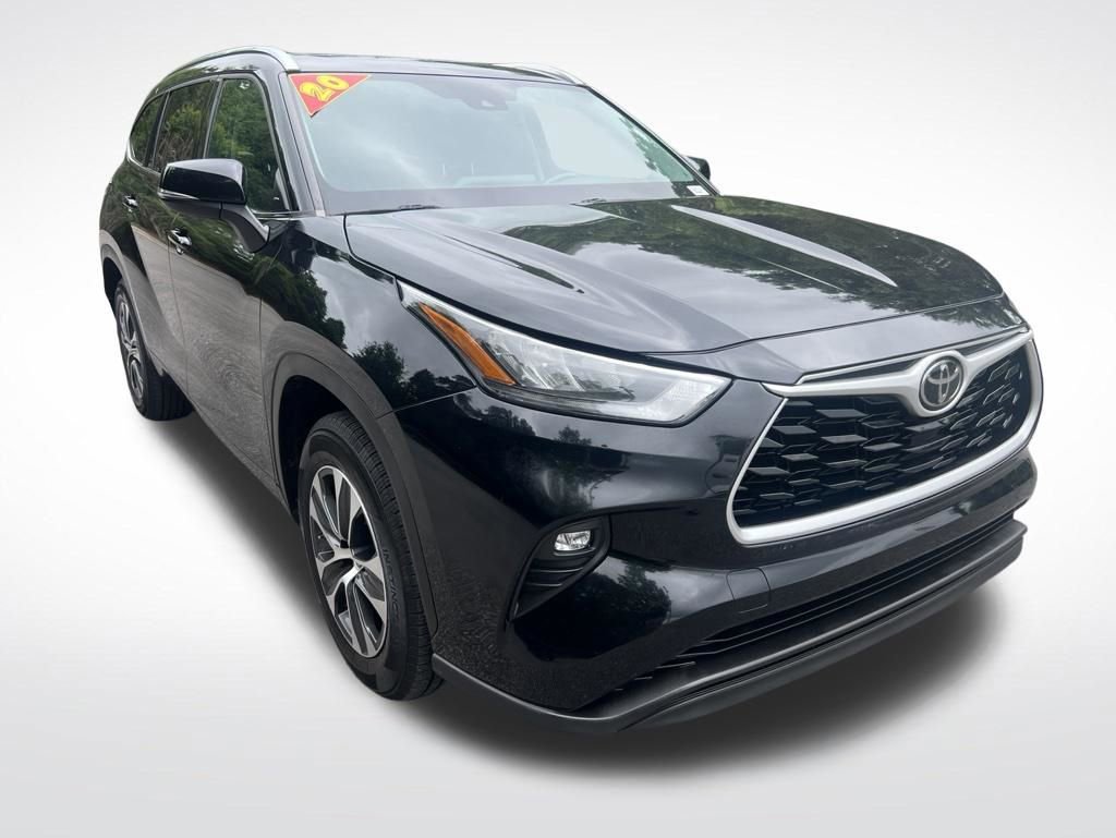 Used 2020 Toyota Highlander XLE FWD image 3