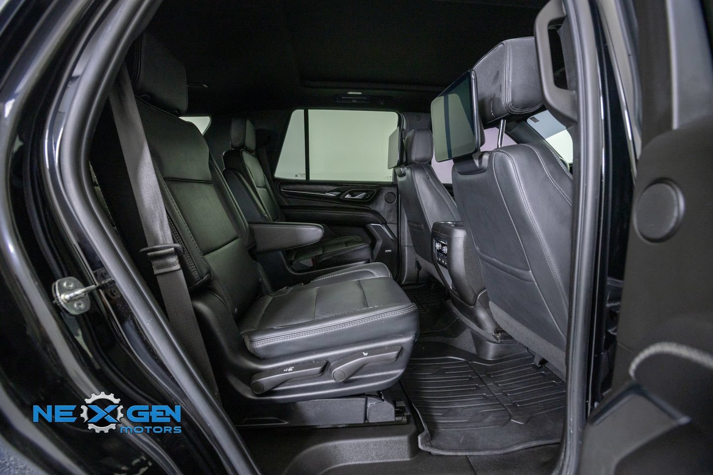 Used 2023 GMC Yukon Denali w/ Advanced Technology Package AWD/4WD image 37