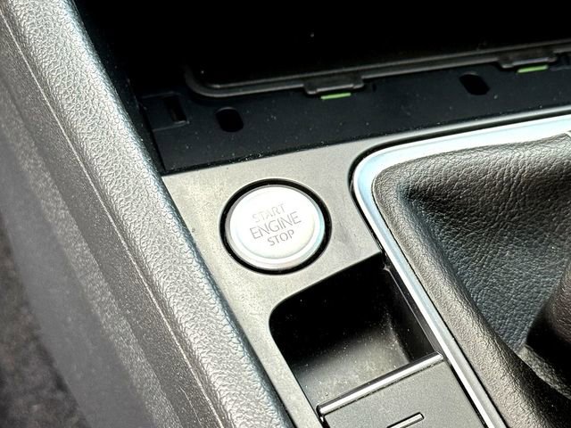 Used 2023 Volkswagen Jetta SE w/ Panoramic Sunroof Package FWD image 17