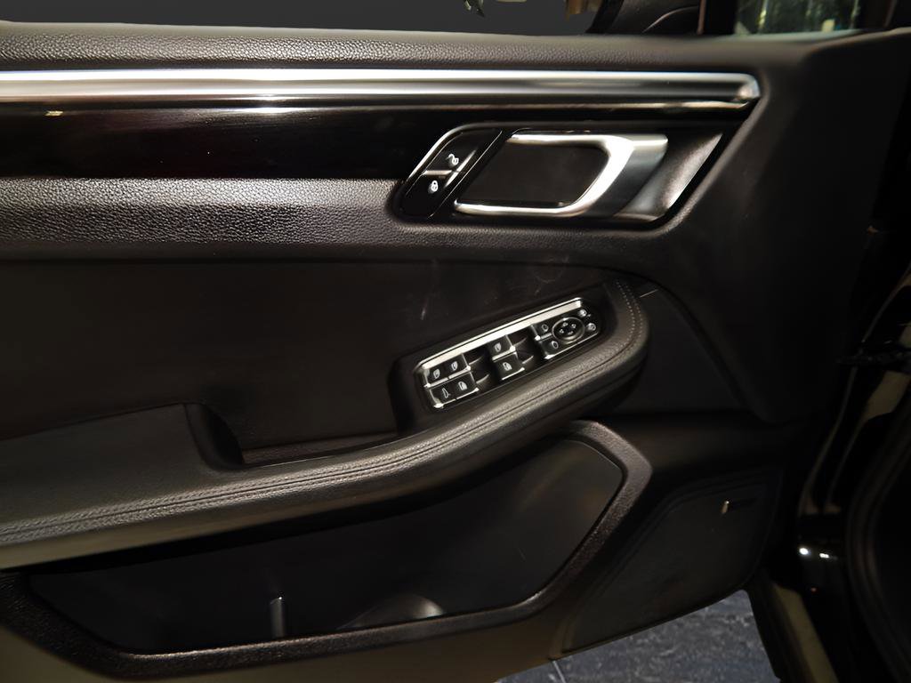 Used 2018 Porsche Macan Sport Edition image 13