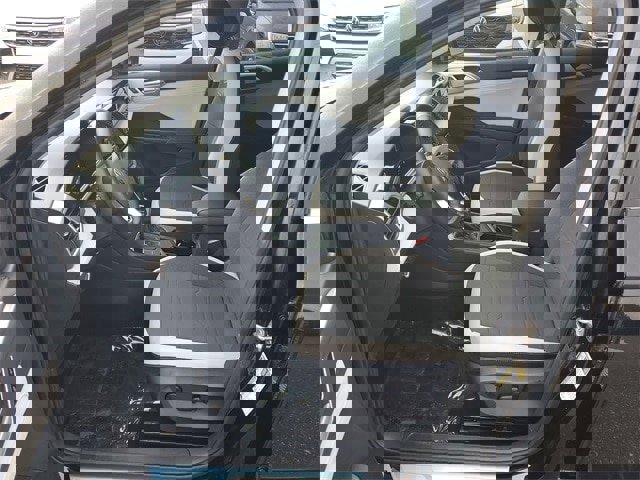 Certified 2025 Volkswagen Taos SE image 17