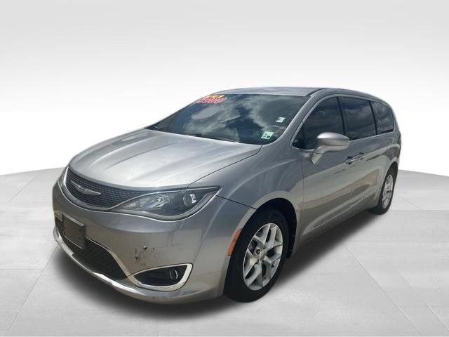 Used 2018 Chrysler Pacifica Touring Plus w/ Tire & Wheel Group FWD image 4