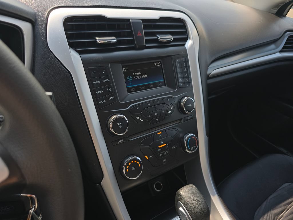 Used 2016 Ford Fusion SE FWD image 25