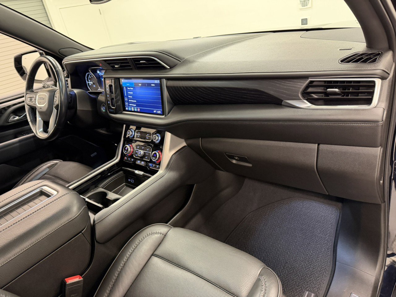 Used 2021 GMC Yukon XL Denali image 57