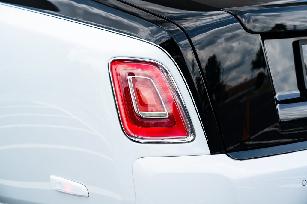 Used 2019 Rolls-Royce Phantom Sedan RWD image 17