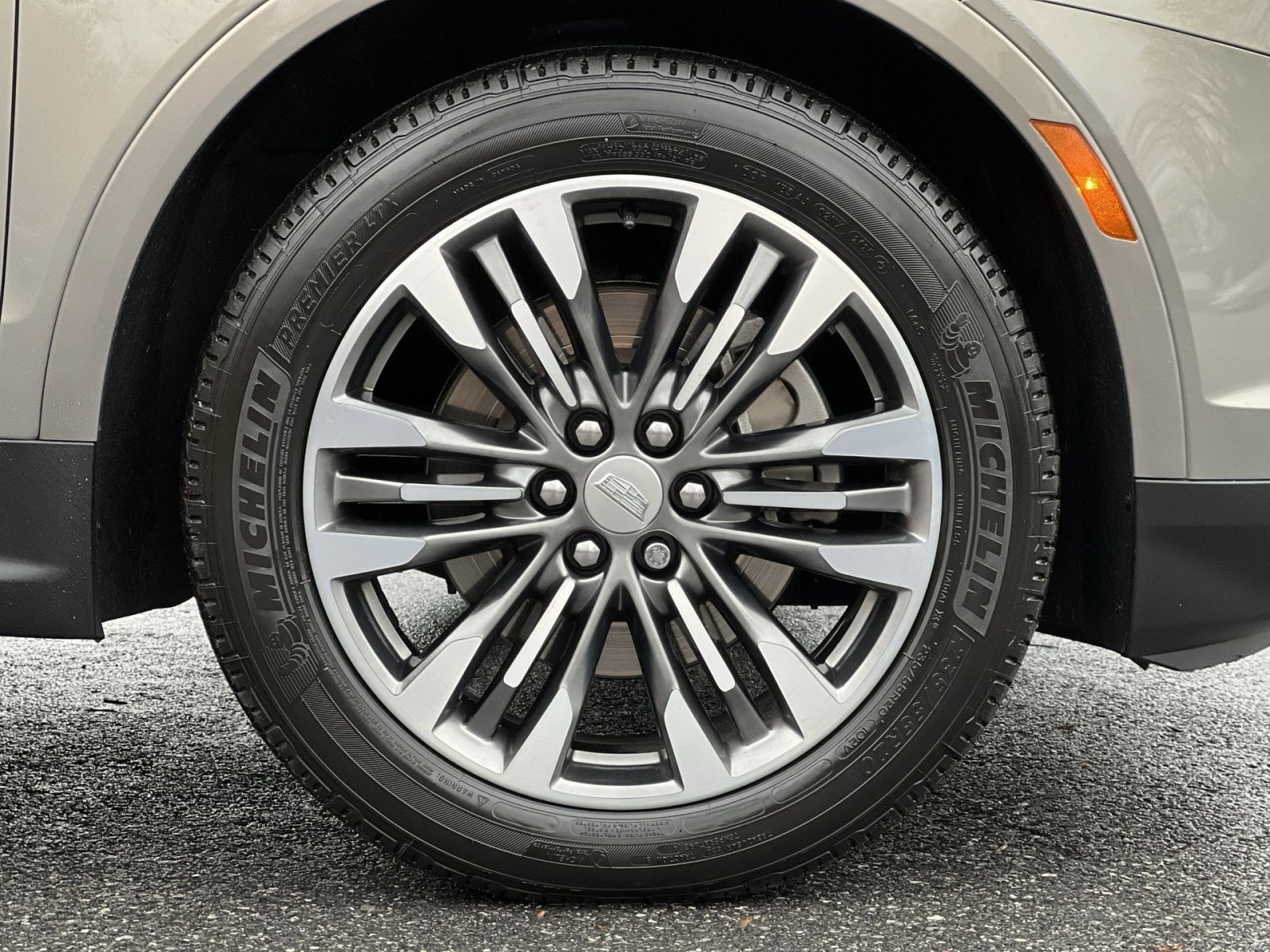 Used 2018 Cadillac XT5 Premium Luxury image 10