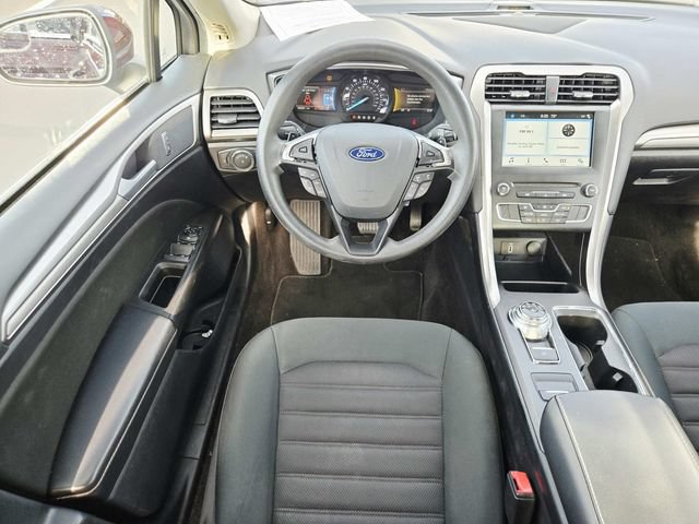Used 2018 Ford Fusion SE w/ Fusion SE Technology Package FWD image 7