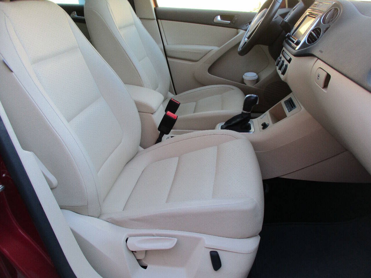 Used 2016 Volkswagen Tiguan SE AWD/4WD image 19