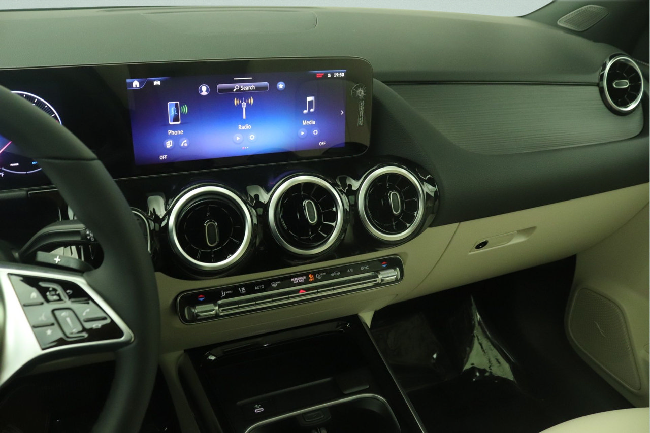 New 2026 Mercedes-Benz GLA 250 image 5