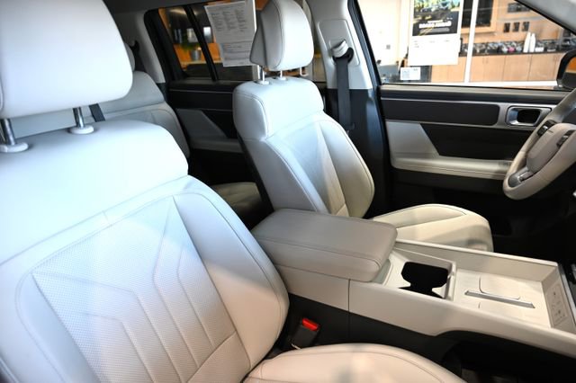 Used 2025 Hyundai Santa Fe SEL image 8