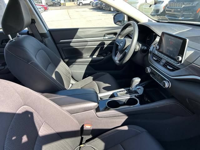 Used 2023 Nissan Altima 2.5 SV FWD image 31