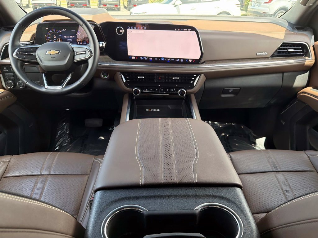 Used 2025 Chevrolet Tahoe High Country AWD/4WD image 15