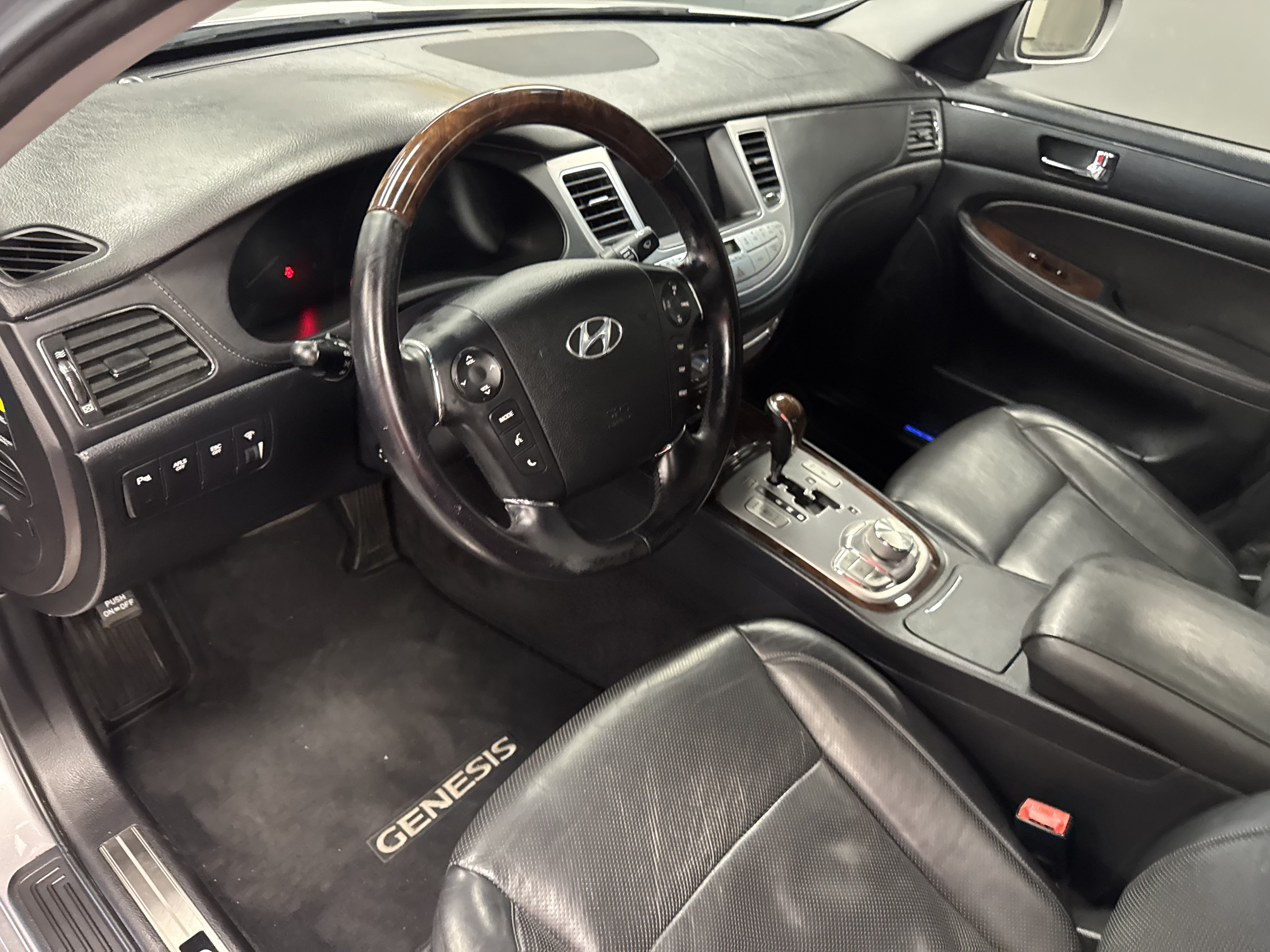 Used 2009 Hyundai Genesis 4.6 w/ Technology Pkg 5 RWD image 9
