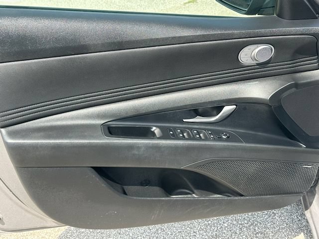Used 2022 Hyundai Elantra Limited w/ Cargo Package FWD image 16