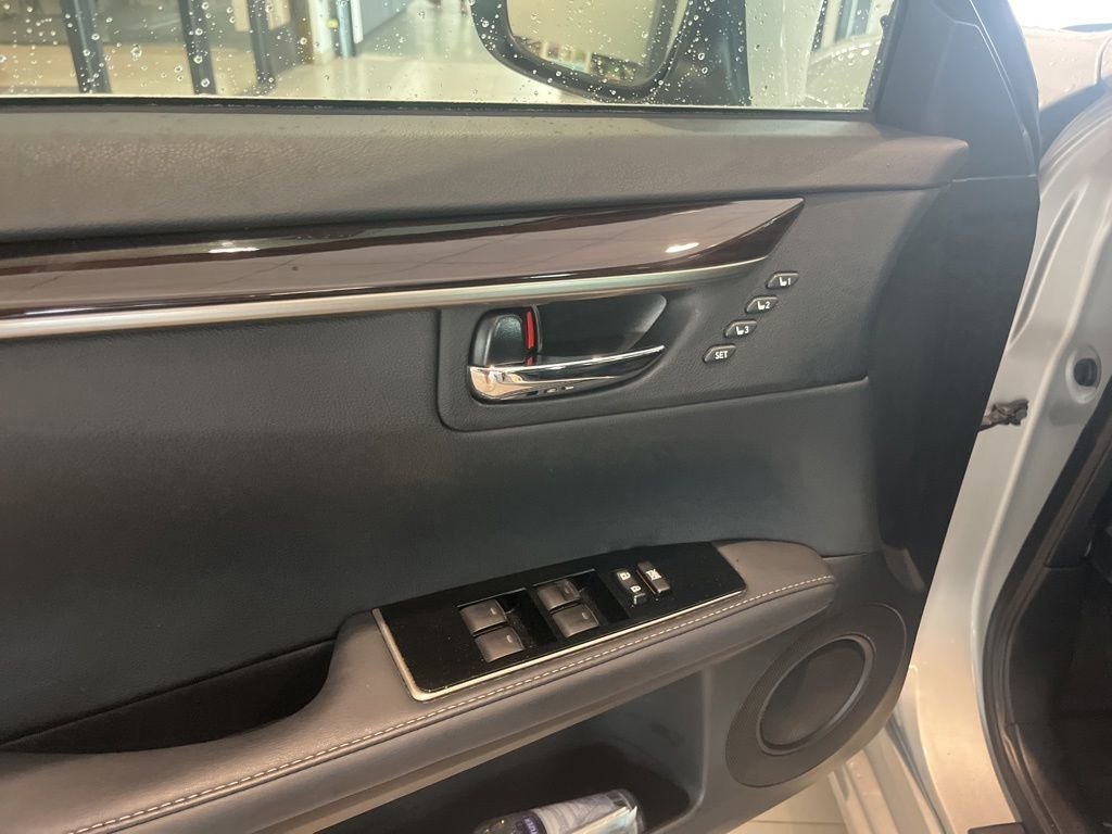 Used 2018 Lexus ES 350 w/ Premier Package FWD image 15