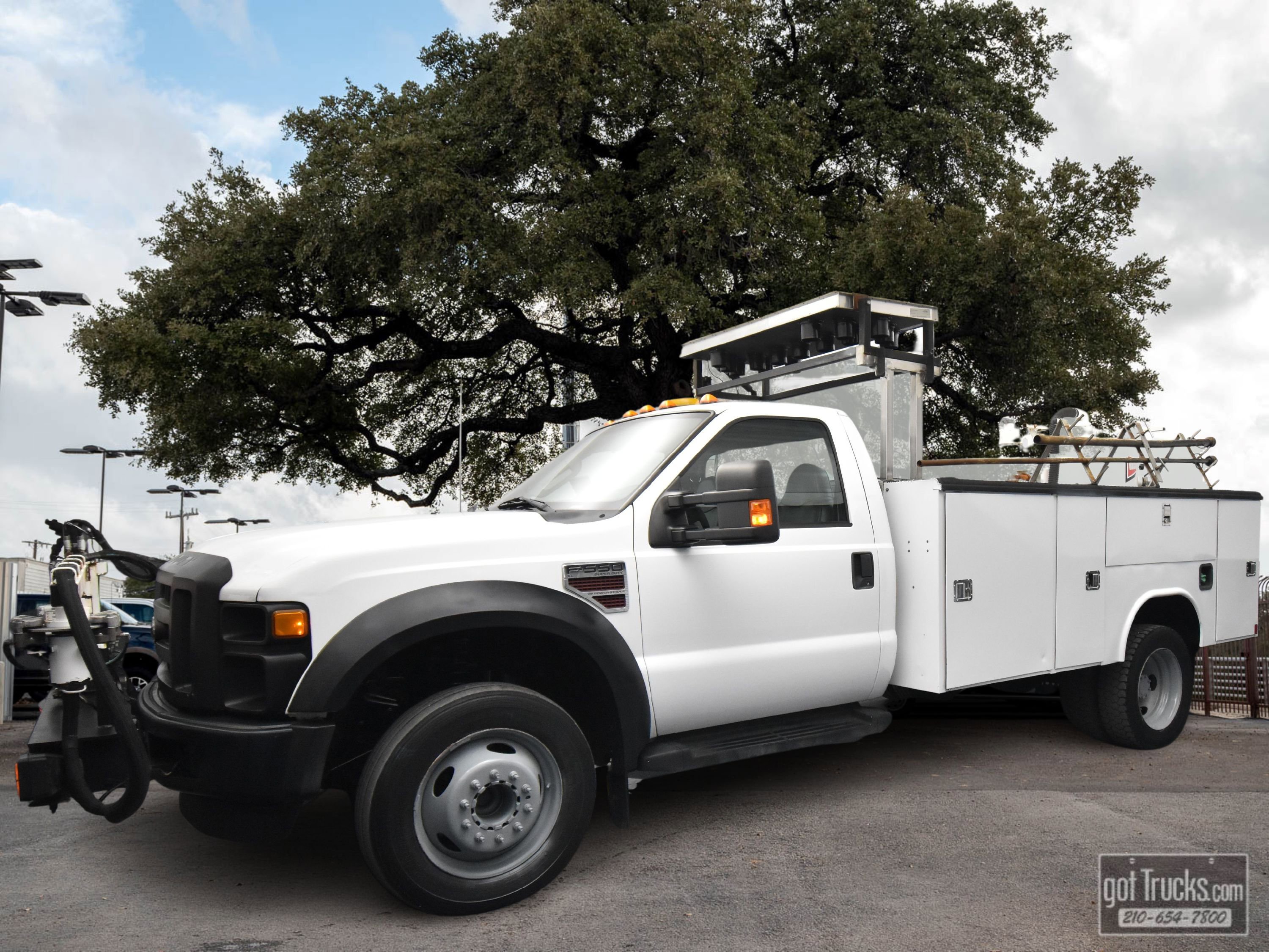 Used 2009 Ford F550 2WD Regular Cab Super Duty image 1
