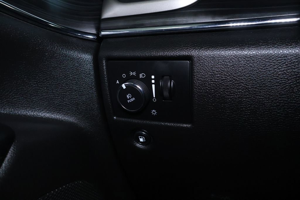 Used 2020 Jeep Grand Cherokee Limited image 27