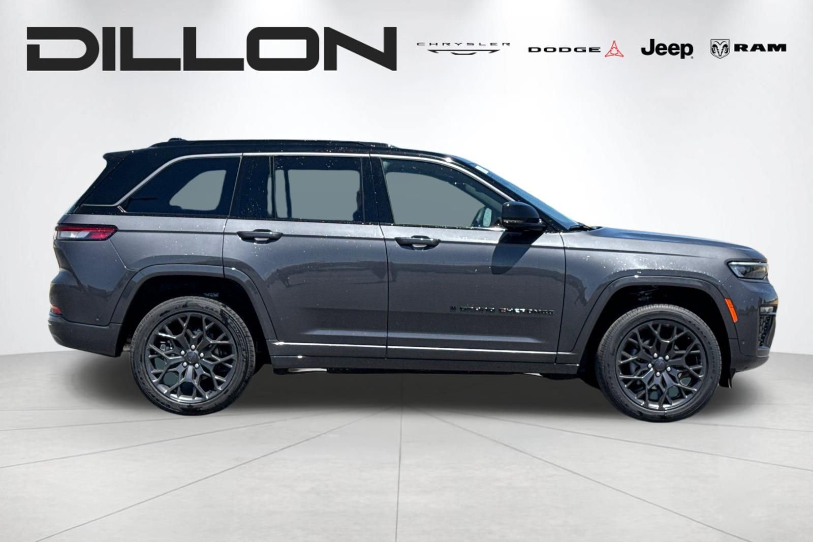 New 2026 Jeep Grand Cherokee Summit AWD/4WD image 2