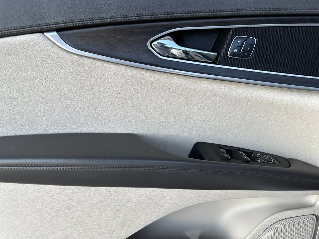 Used 2017 Lincoln MKX Reserve FWD image 10