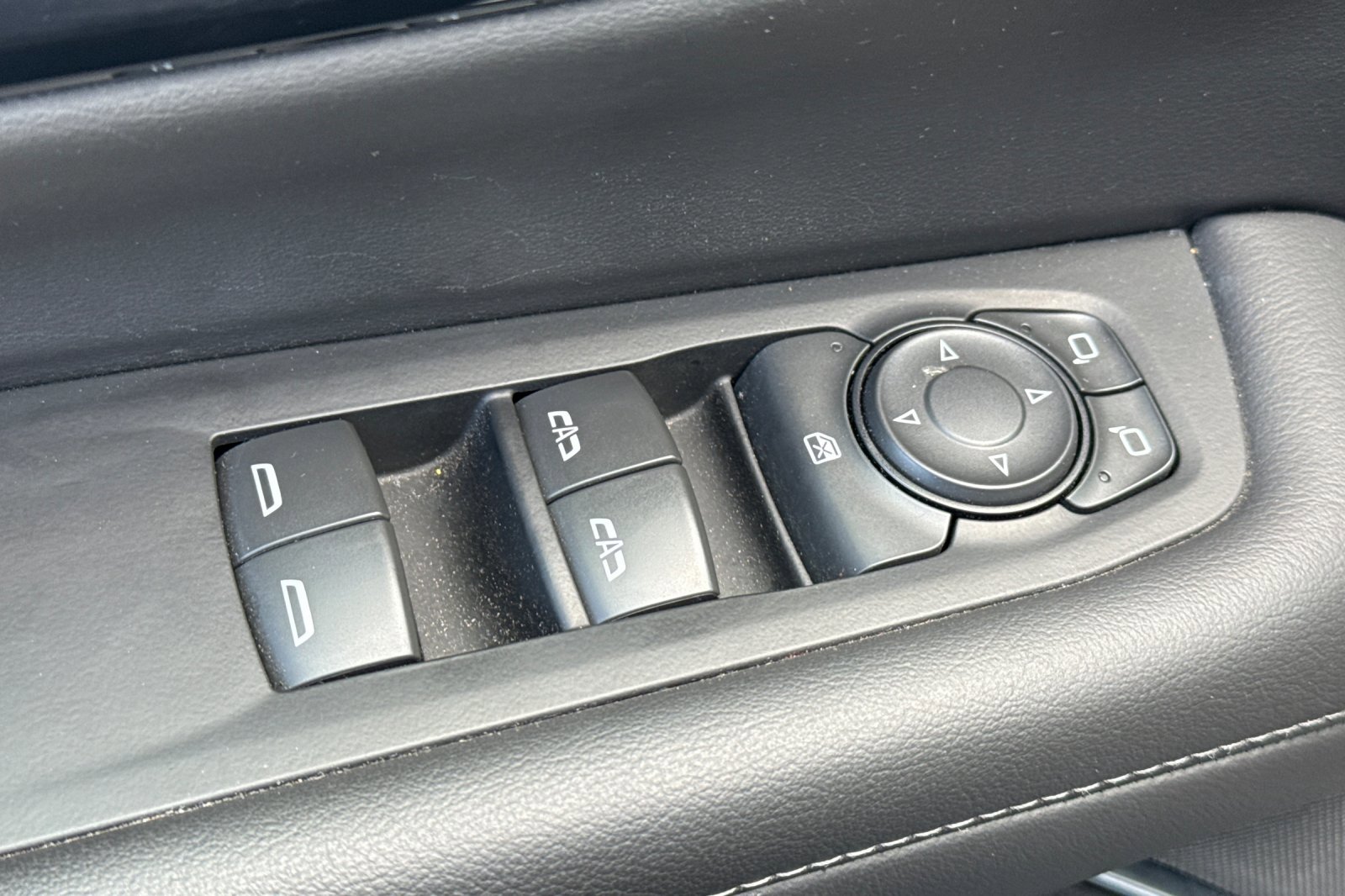 Used 2025 Chevrolet Suburban Z71 AWD/4WD image 13