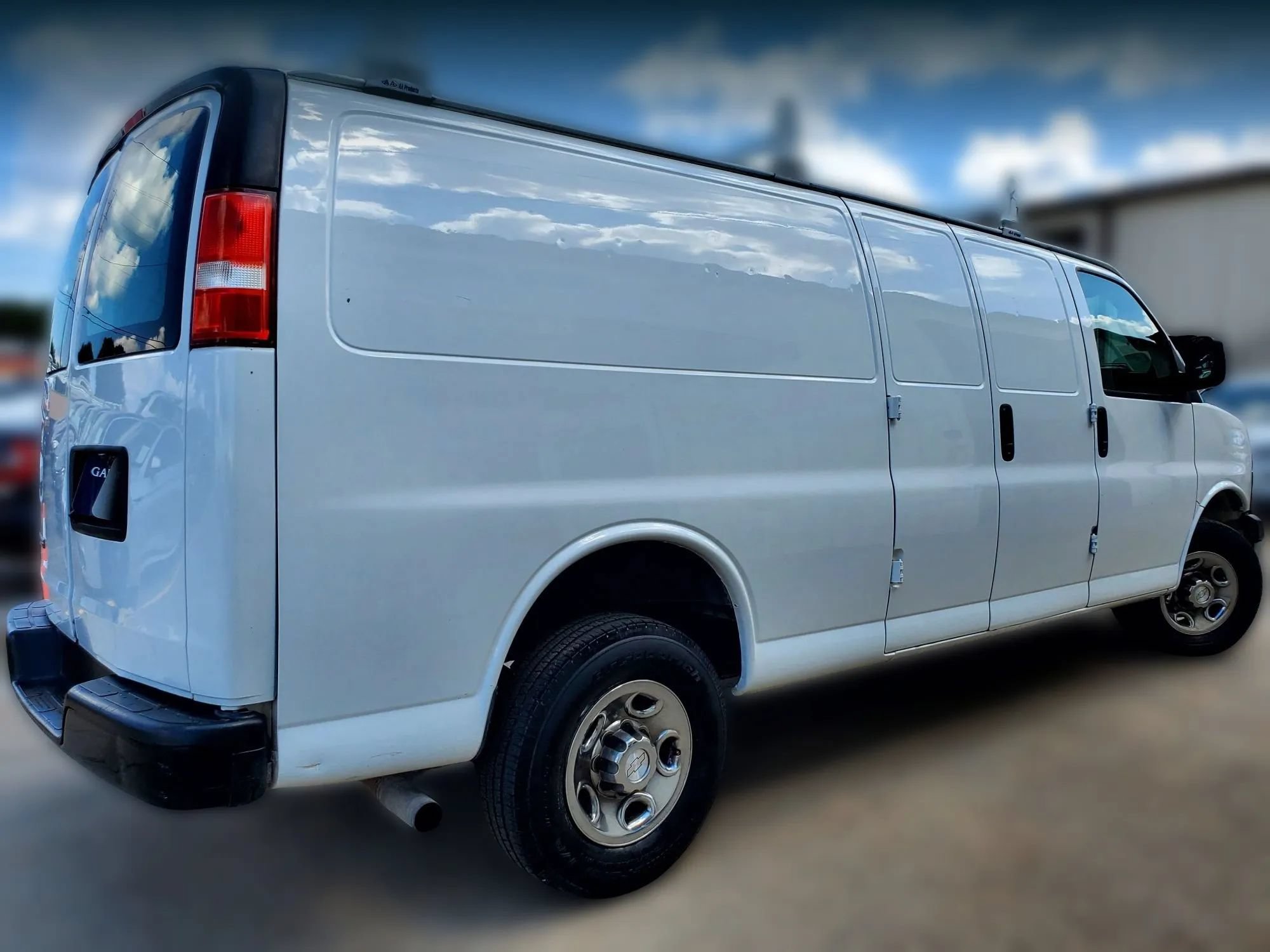 Used 2019 Chevrolet Express 2500 Extended w/ Driver Convenience Package RWD image 9