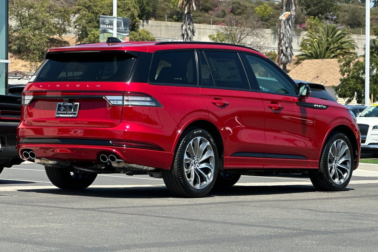 New 2026 Lincoln Aviator 2WD w/ Jet Appearance Package image 3