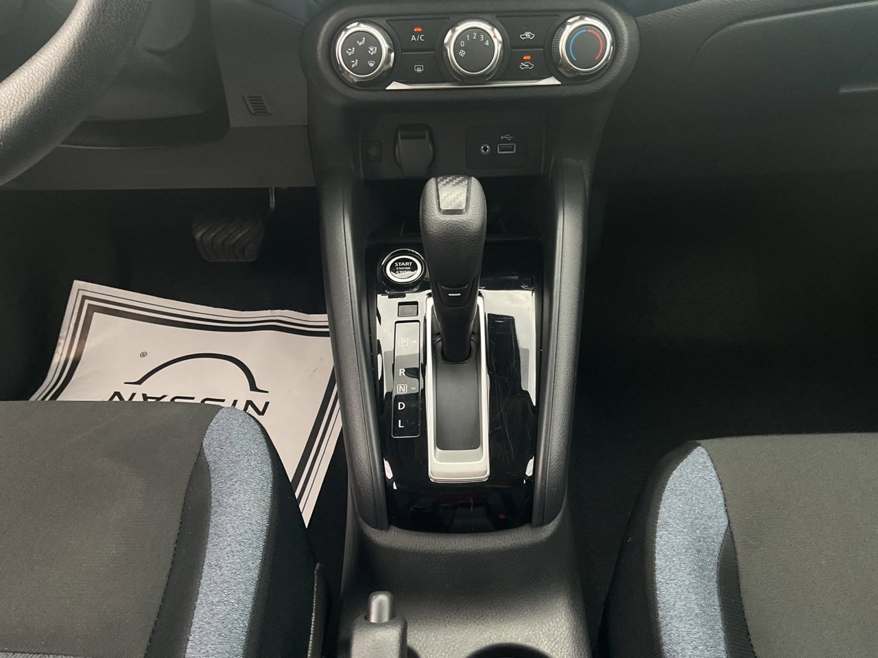 Used 2025 Nissan Versa SV FWD image 11