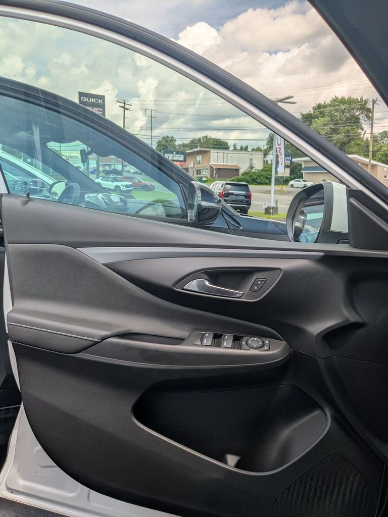 New 2025 Buick Envista Preferred image 11