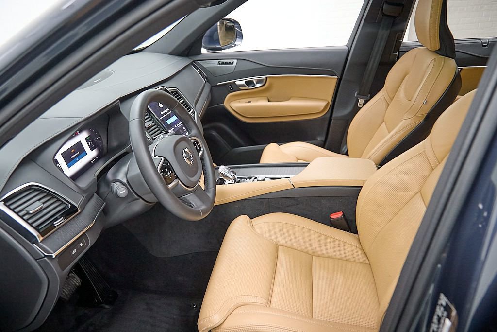 Certified 2024 Volvo XC90 T8 Ultimate w/ Protection Package image 18