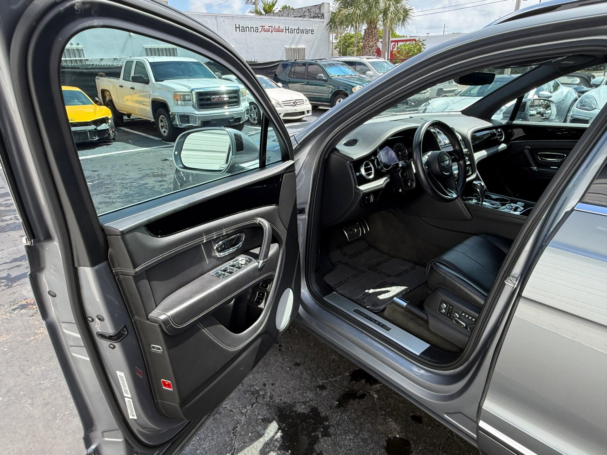 Used 2018 Bentley Bentayga Onyx Edition AWD/4WD image 12