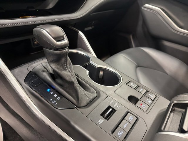 Certified 2024 Toyota Highlander AWD image 27