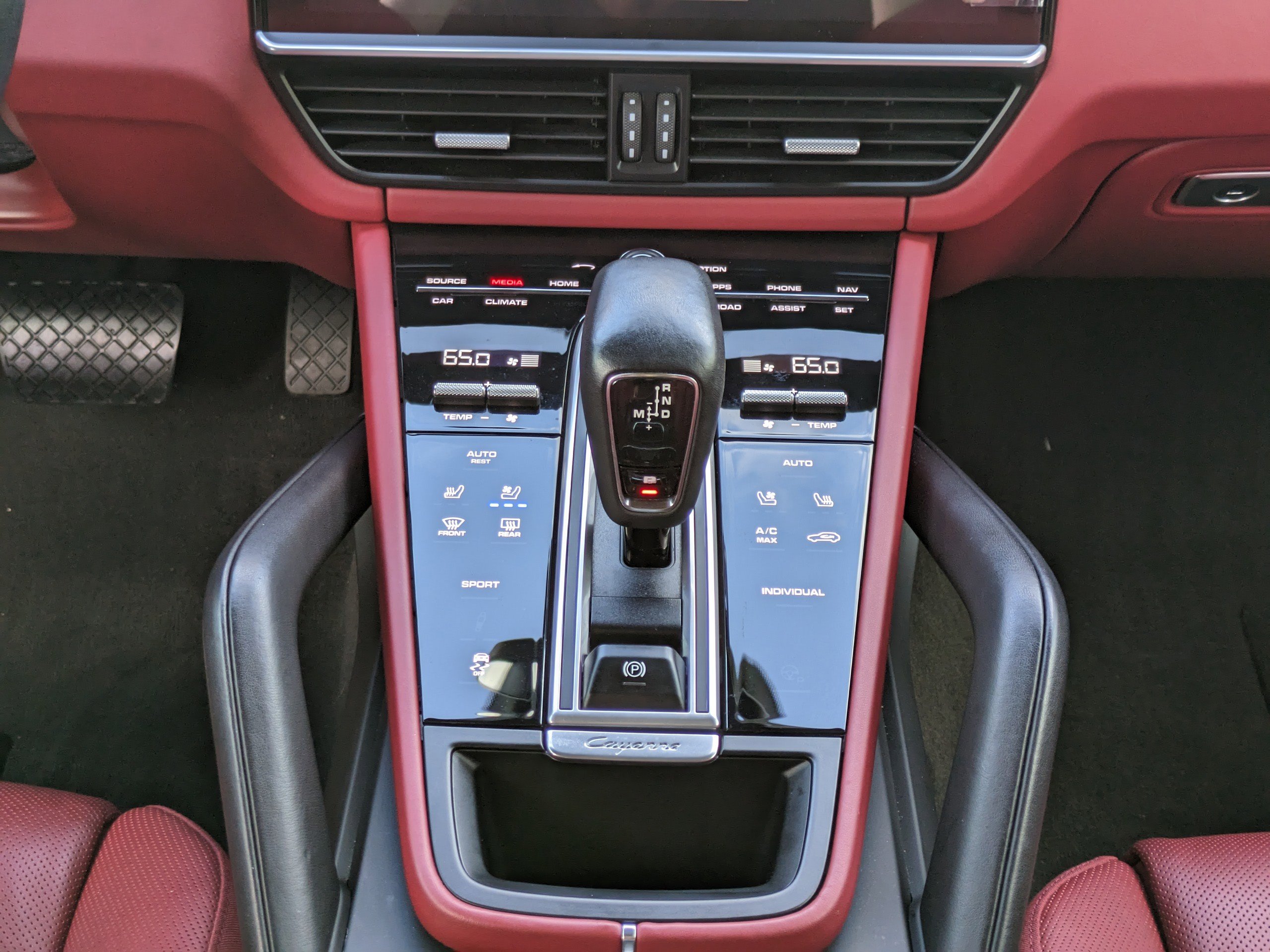 Used 2023 Porsche Cayenne Platinum Edition image 21