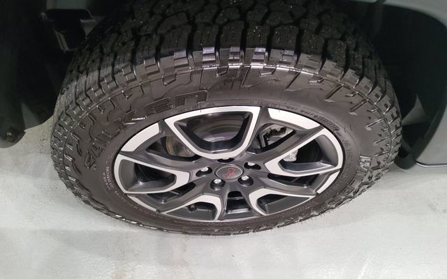 Used 2025 Jeep Compass Trailhawk AWD/4WD image 36