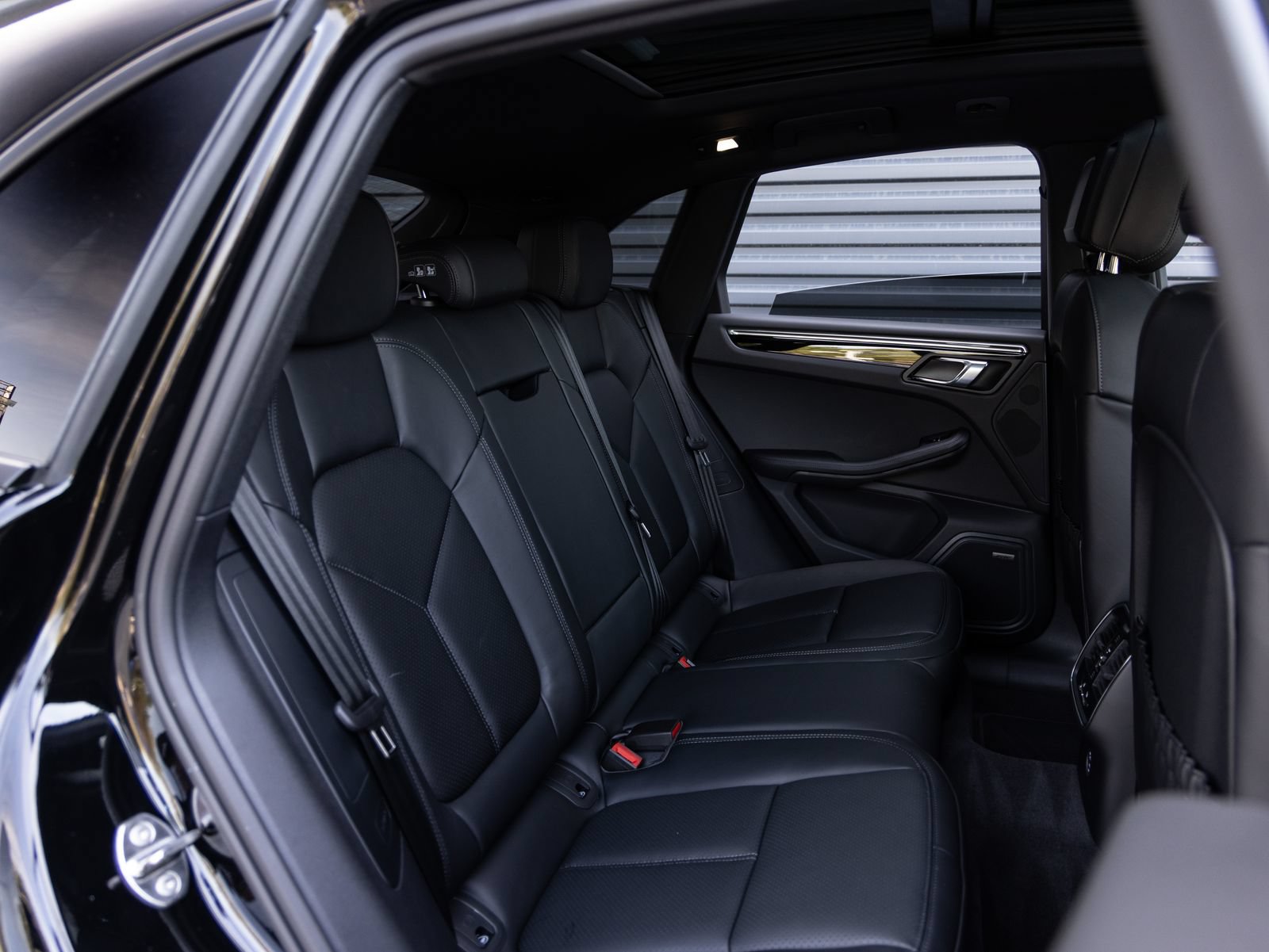 New 2026 Porsche Macan AWD/4WD image 31