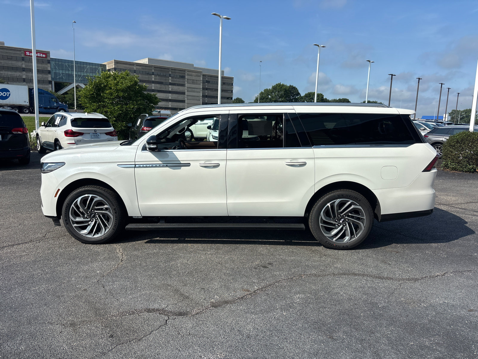 New 2027 Lincoln Navigator L Reserve AWD/4WD image 4