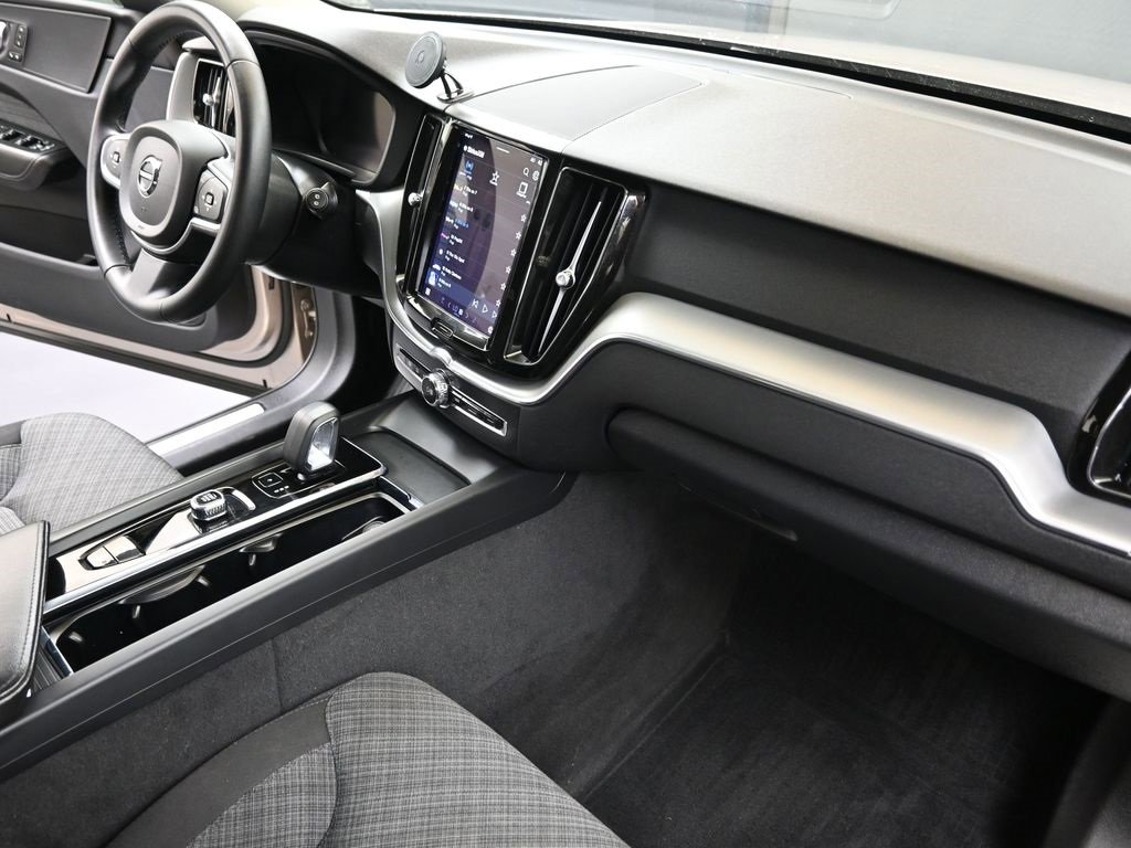 Certified 2023 Volvo XC60 B5 Core image 13