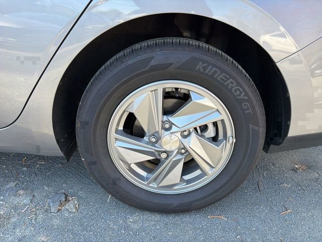 Certified 2025 Hyundai Elantra SE image 6
