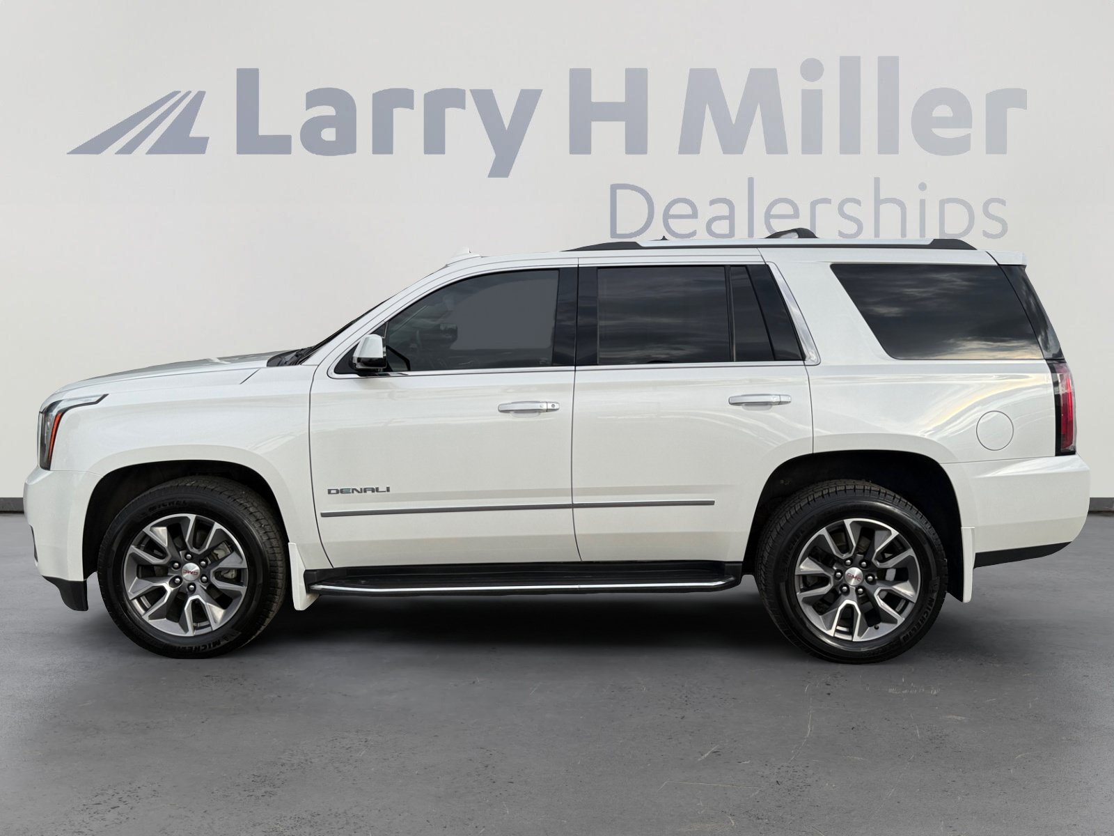 Used 2018 GMC Yukon Denali AWD/4WD image 2